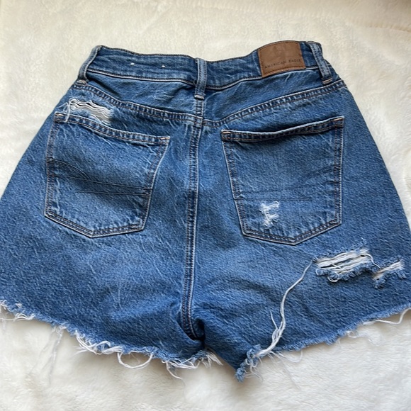 American Eagle Highest Rise Mom Short - Picture 3 of 4